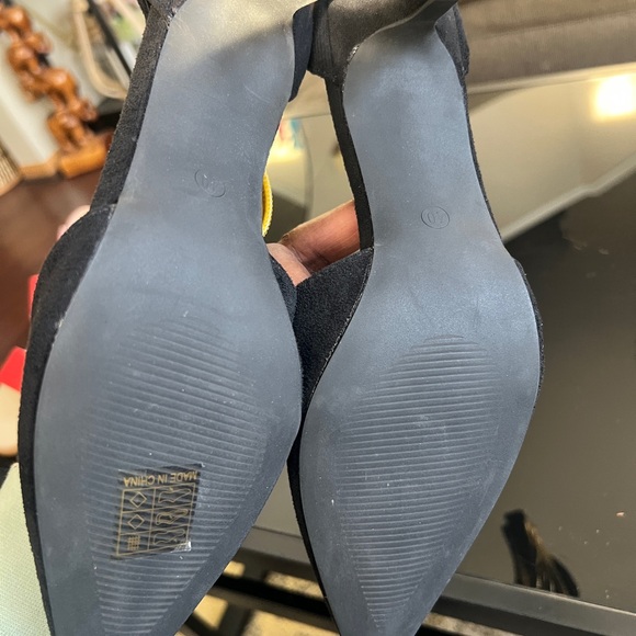 Elegant Black Women's Heels - Picture 2 of 6